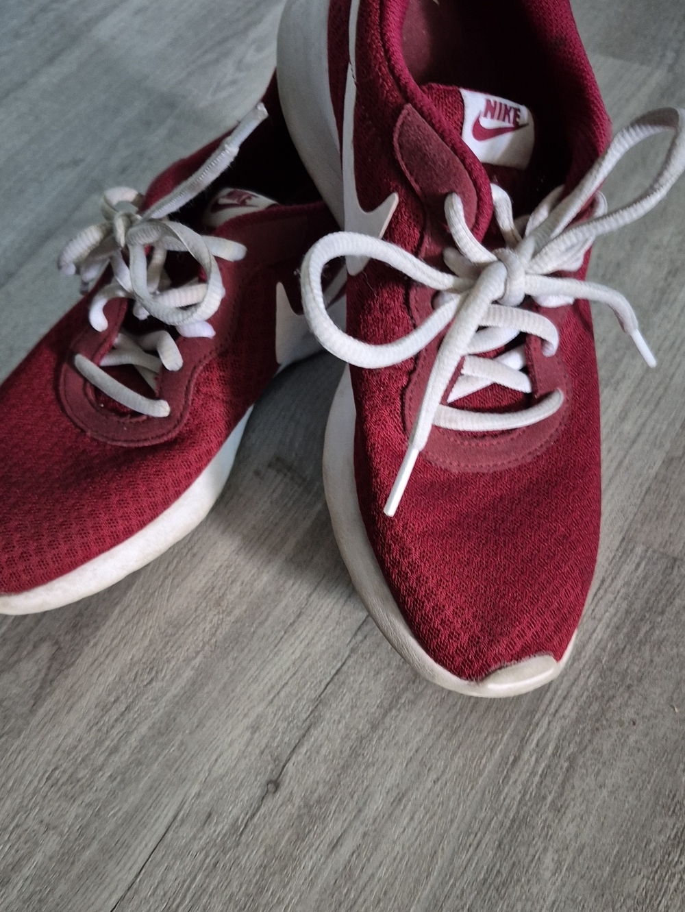 Nike Women's Maroon and White Athletic Sneakers